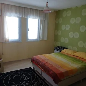 Eska 121 Airport Apartment