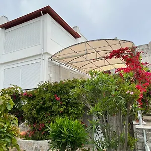 Bella Vista - Near The And Airport Villa