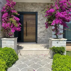 Kalinda Close To Airport Villa